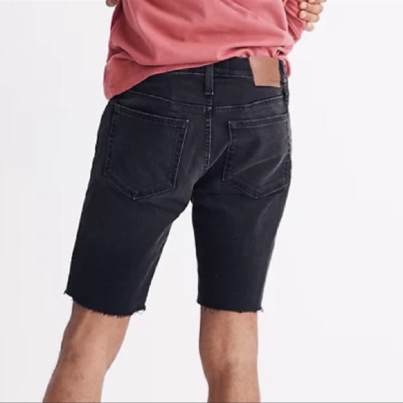 Madewell Vintage Black 9" Raw Edge Denim Shorts in Everton Wash (W 34) - Picture 4 of 12
